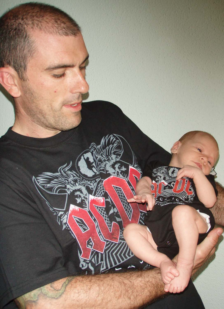 Pack camiseta hombre y body bebé AC/DC Black Ice
