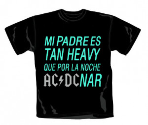Camiseta infantil mi padre es tan heavy que por la noche AC/DCnar