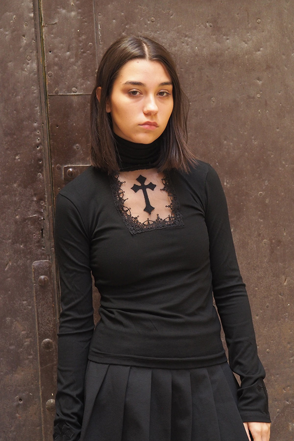 Camiseta gótica crucifijo mujer